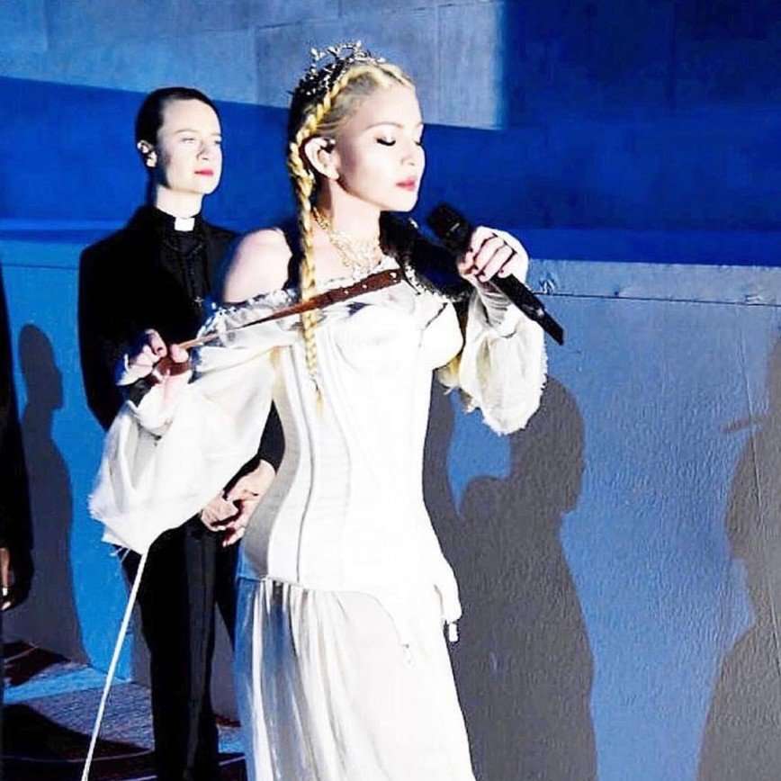 «Буду невестой!»: Мадонна заинтриговала свадебным нарядом