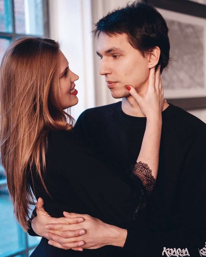 «Грустно, когда нет свободы»: Маша Арзамасова поддерживает раздельный отдых пар