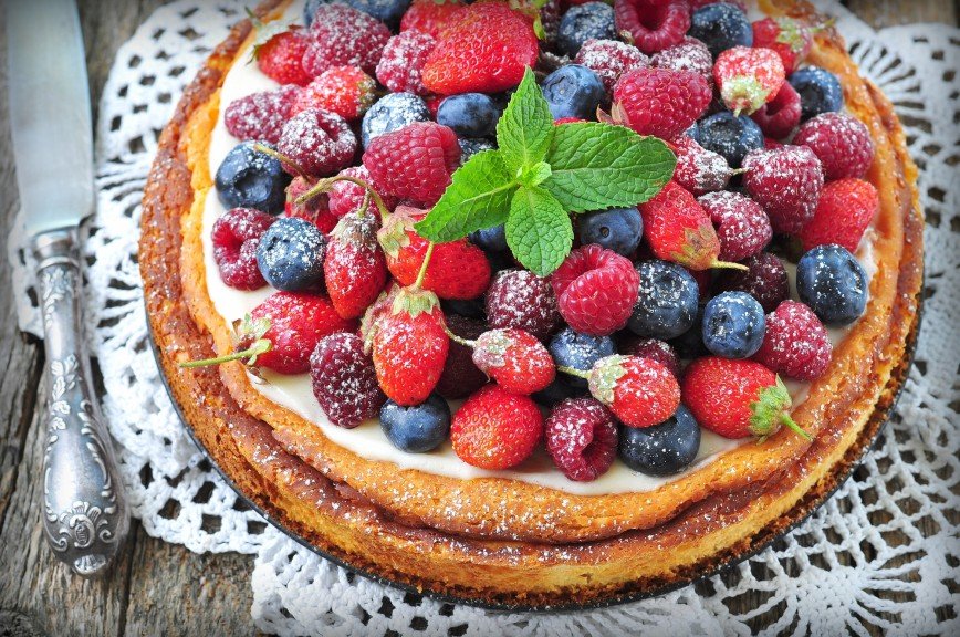 Добавь лета: рецепты творожных запеканок с ягодами и фруктами