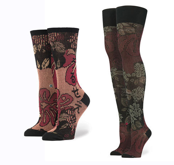 Яркие, пушистые, с японскими мотивами носки от Рианны