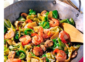 Креветки з овочами по-азійському.