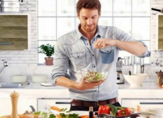 З картоплі і ковбаски – ситний вечеря, який сподобається будь-якому чоловікові: відео.