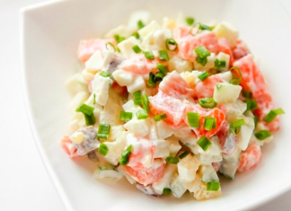 Салат з сьомгою.