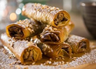 Шоколадні рулети з фундуком і соусом з білого шоколаду.