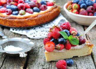 Додай літа: рецепти сирних запіканок з ягодами і фруктами.
