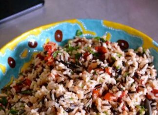 Теплий салат з дикого рису.