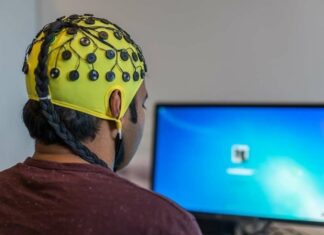 Вчені повернули паралізованому чоловікові відчуття тіла.