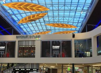 Tvzavr зібрав рекордну чергу на відкриття безкоштовного кінотеатру.