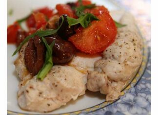 Курячі грудки з томатним соусом.