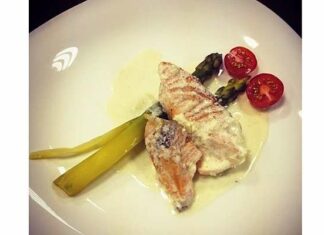 Новорічний стіл Каті Лель прикрасить святкова буженина.