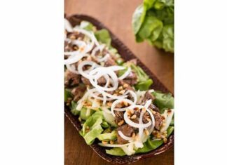 Салат з курячою печінкою.