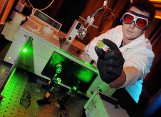 Нове скло для лазерів майбутнього-нова гордість нашої науки