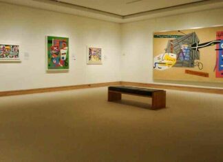 Вчені створили кімнату, де можна заряджати телефон без проводів