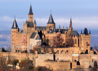 Зручності середньовічних замків, або навіщо усамітнюватися в гардеробі