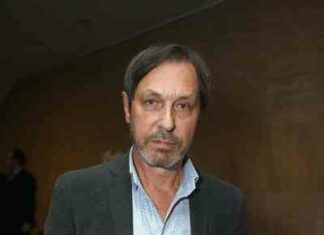 Зал аплодував стоячи: носков після інсульту вперше встав з інвалідного крісла