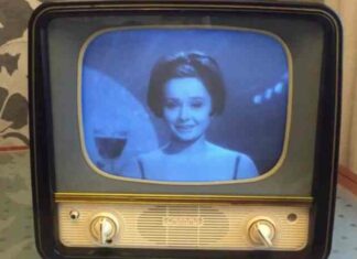 Відео: чому радянські телевізори робили з дерева, якщо з пластика набагато дешевше