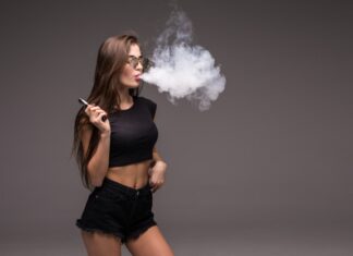 У рідинах вейпів та електронних сигарет знайшли невідомі речовини