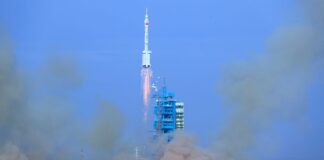 Важкий політ китайських астронавтів: рятувальні операції та системні проблеми