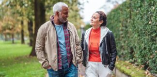 Щоденні кроки, пов’язані з уповільненням прогресування хвороби Альцгеймера