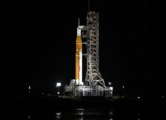 NASA відновлює випробування заправки ракети Artemis II на тлі проблем з витоками водню, що продовжуються.