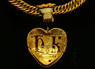 Тюдорське Серце: Відродження Дорогоцінності, Що Розкриває Таємниці Двору Генріха VIII