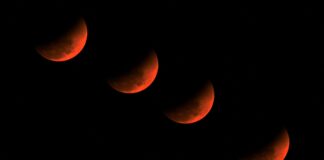 Рідкісне Місячне затемнення «Кривавого Місяця» Захопило Мільйони По всьому Світу