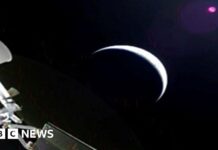 Артеміда II вибухає ближче до зворотного боку Місяця