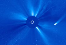 Відстеження комети PanSTARRS: рідкісний небесний вид з космосу