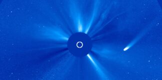 Відстеження комети PanSTARRS: рідкісний небесний вид з космосу
