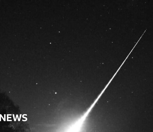 Масивний метеор пронісся небом над Англією: кадри з відеореєстратора