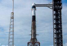 SpaceX zrušilo start Dragonu kvůli počasí: nový pokus je naplánován na pátek
