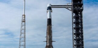 SpaceX zrušilo start Dragonu kvůli počasí: nový pokus je naplánován na pátek